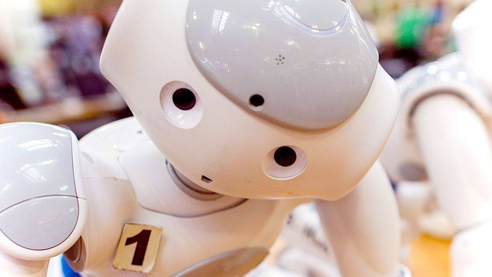 Ιάπωνες δημιούργησαν ρομπότ με αίσθηση χιούμορ που ξέρει πότε και πώς να γελάσει