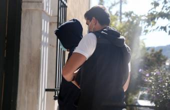 Κολωνός: Συμπληρωματική δίωξη στον 53χρονο που βίαζε και εξέδιδε το 12χρονο κοριτσάκι