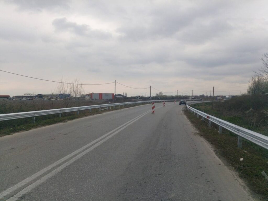 Θεσσαλονίκη: Εργασίες κοπής χόρτων από την ΠΚΜ στην Εθνική οδό Θεσσαλονίκης -Μουδανιών