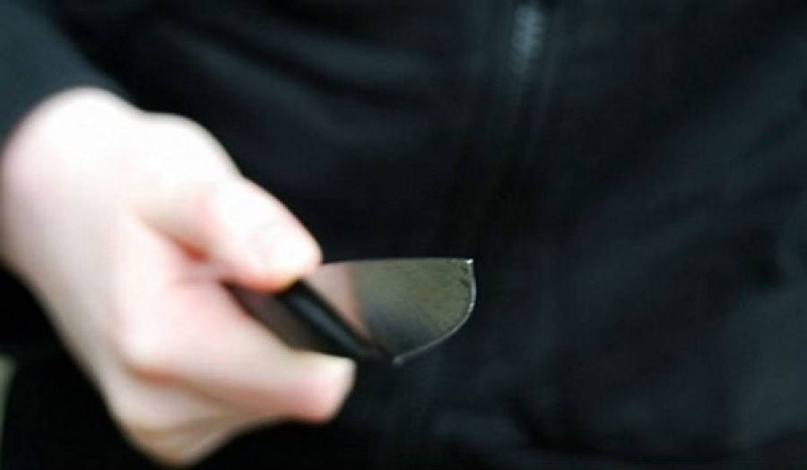 Σοκ στο Αιγάλεω: Ανήλικοι μπήκαν σε Γυμνάσιο με κουζινομάχαιρο την ώρα του μαθήματος-Απείλησαν καθηγητή και μαθητή