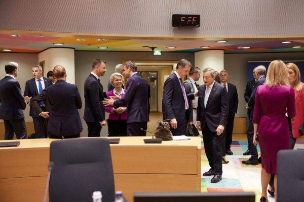 Σύνοδος Κορυφής: Σε συμφωνία κατέληξαν οι «27» για μέτρα περιορισμού των τιμών της ενέργειας