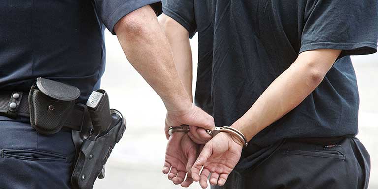Θεσσαλονίκη: Στη «φάκα» τέσσερις λαθροδιακινητές για μεταφορά παράνομων μεταναστών