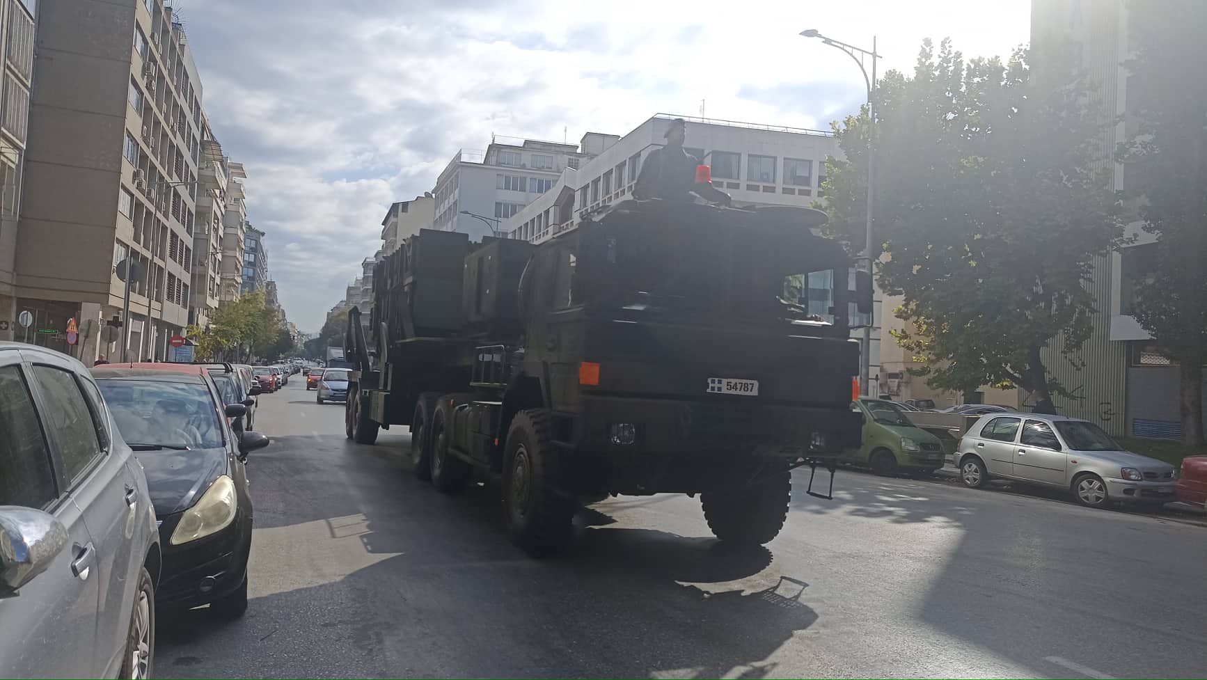 VIDEO-FOTO // Σείστηκαν Τσιμισκή - Πολυτεχνείου από τα άρματα μάχης