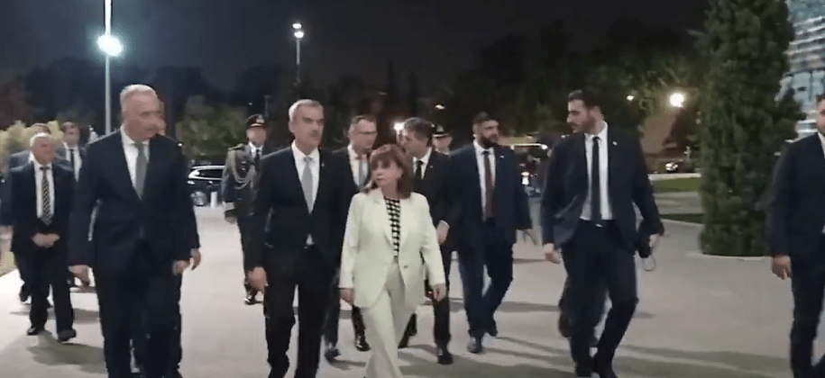 Θεσσαλονίκη: Συνέλαβαν υγειονομικούς που διαμαρτυρήθηκαν στην Κατερίνα Σακελλαροπούλου για τις αναστολές