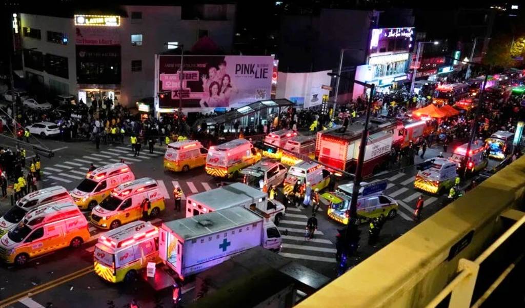 Τουλάχιστον 151 νεκροί και 150 τραυματίες απο πλήθος που ποδοπατήθηκε στη Σεούλ της Νότιας Κορέας
