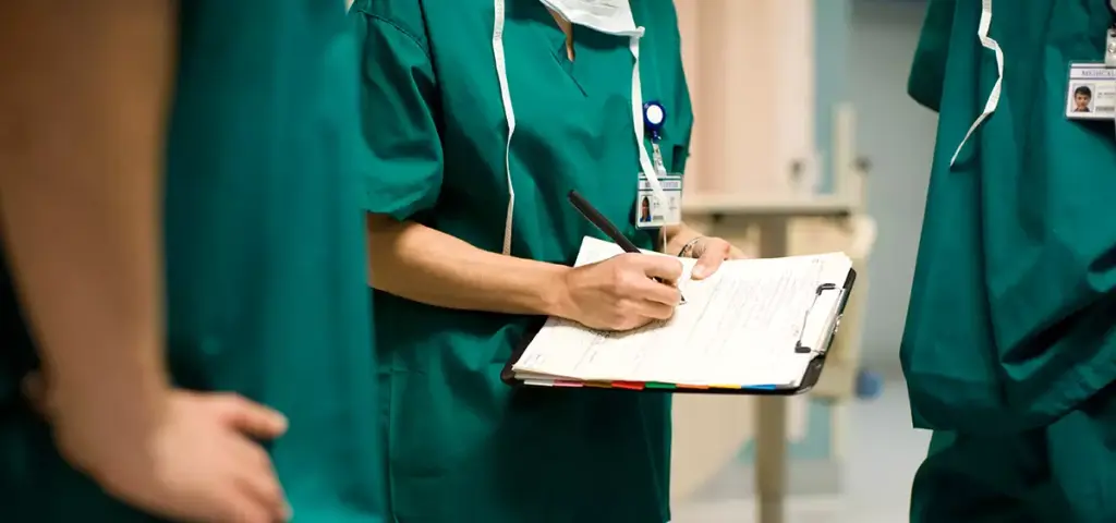 Ξεκίνησε η πίεση και στους μερικώς εμβολιασμένους στα νοσοκομεία Θεσσαλονίκης