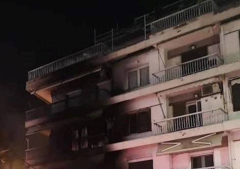 Θεσσαλονίκη: Στις φλόγες κατάστημα στην Κ. Καραμανλή – Κάηκε ολοσχερώς