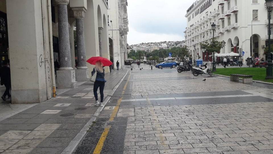 Βροχές και καταιγίδες σήμερα σε όλη τη χώρα – Βελτίωση από το βράδυ