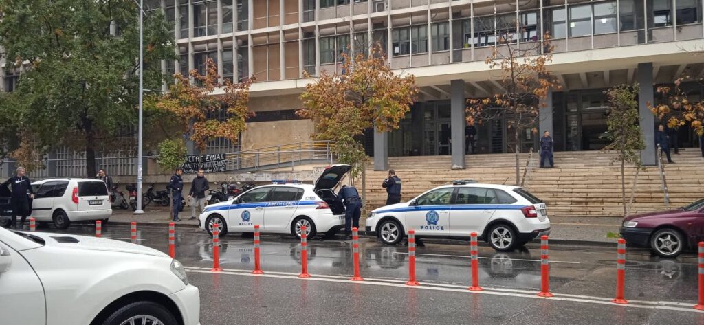 Τηλεφώνημα για βόμβα στο Δικαστικό Μέγαρο Θεσσαλονίκης – Εκκενώνεται το κτίριο // ΒΙΝΤΕΟ- ΦΩΤΟΓΡΑΦΙΕΣ