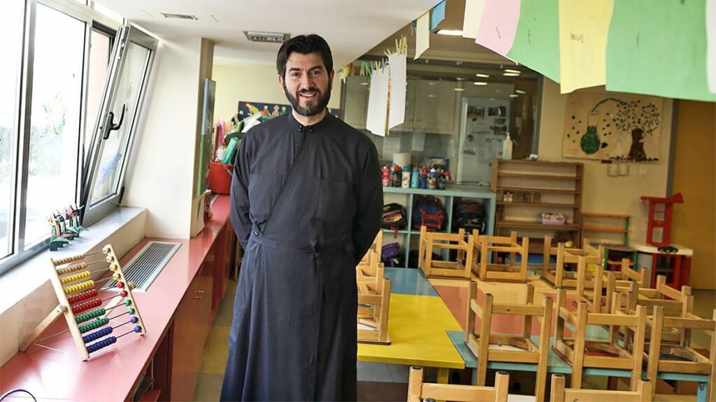 Δεσμεύτηκαν οι λογαριασμοί του πατέρα Αντωνίου και της πρεσβυτέρας