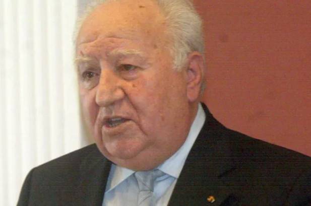 Έφυγε από τη ζωή ο σεισμολόγος Βασίλης Παπαζάχος