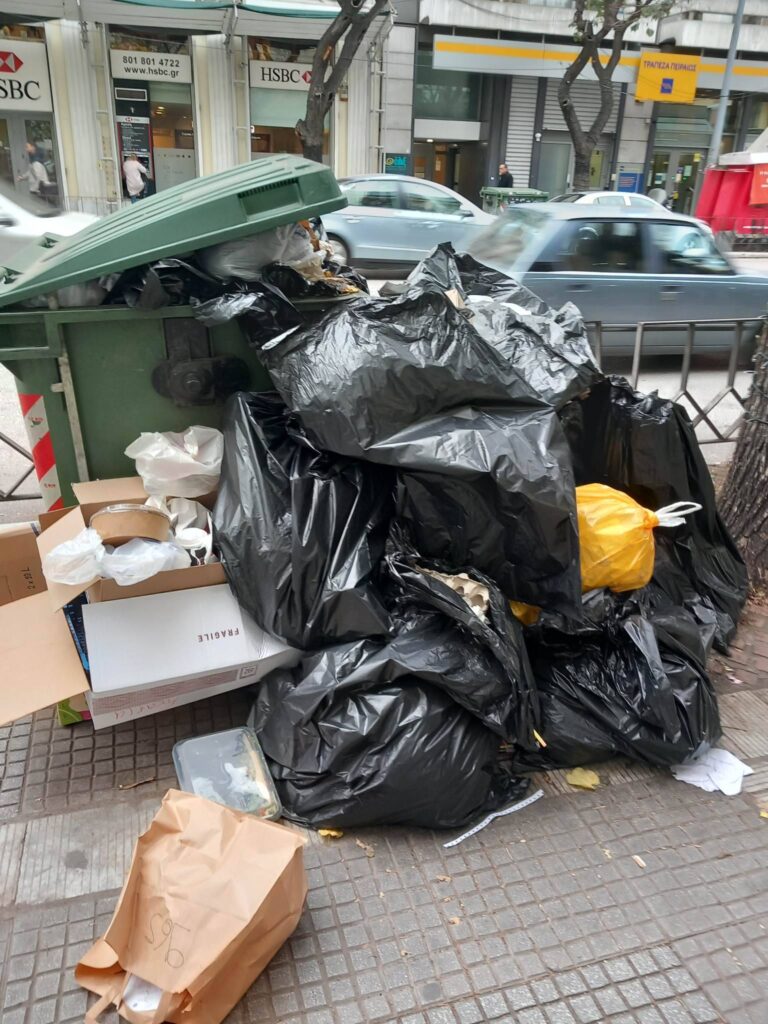 Θεσσαλονίκη: Στα δικαστήρια ο δήμος για την αποχή των εργαζομένων από την αποκομιδή των σκουπιδιών