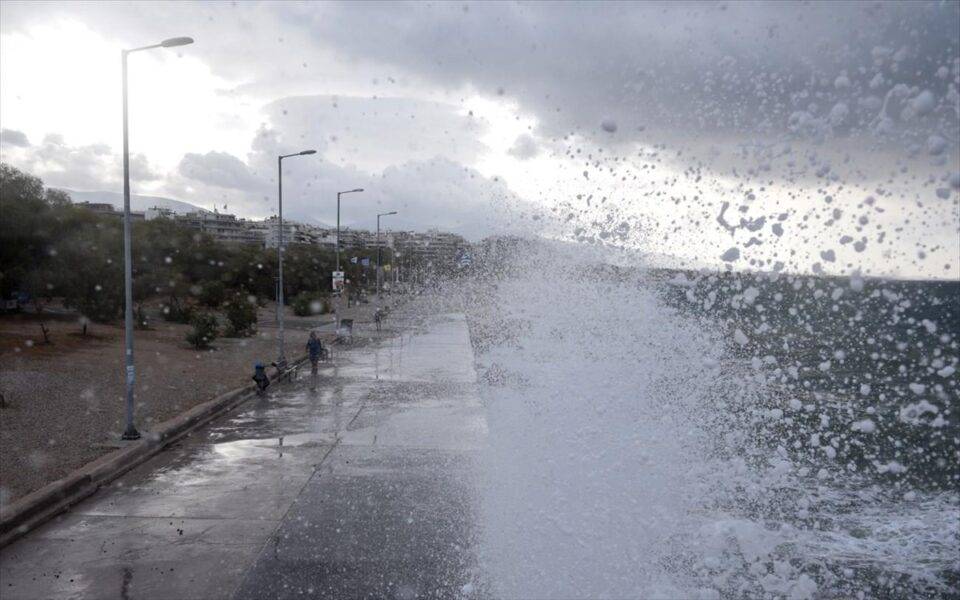 Mήνυμα στάλθηκε από το 112 στους κατοίκους Σάμου, Ικαρίας και Δωδεκανήσων για επικίνδυνα καιρικά φαινόμενα