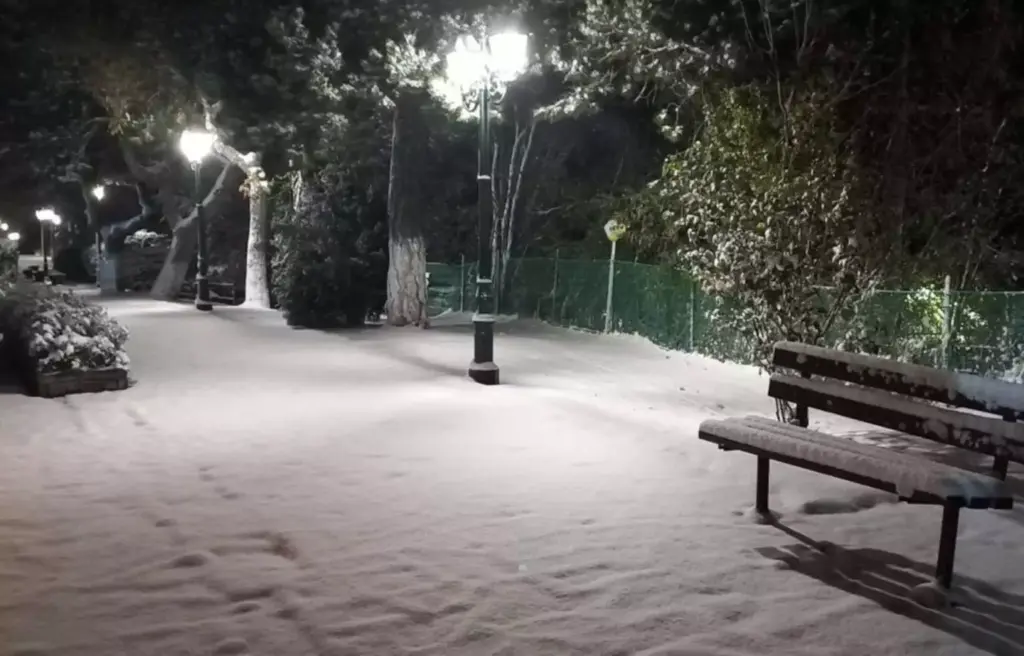Έπεσαν τα πρώτα χιόνια – Που χρειάζονται αλυσίδες