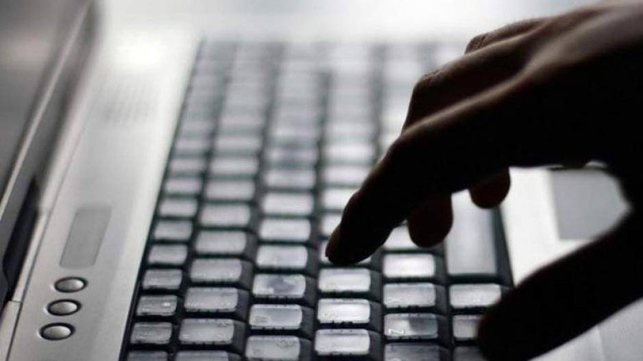 Επιχείρηση για την καταπολέμηση της πορνογραφίας ανηλίκων μέσω διαδικτύου: Κατασχέθηκαν 43 σκληροί δίσκοι – Δύο συλλήψεις
