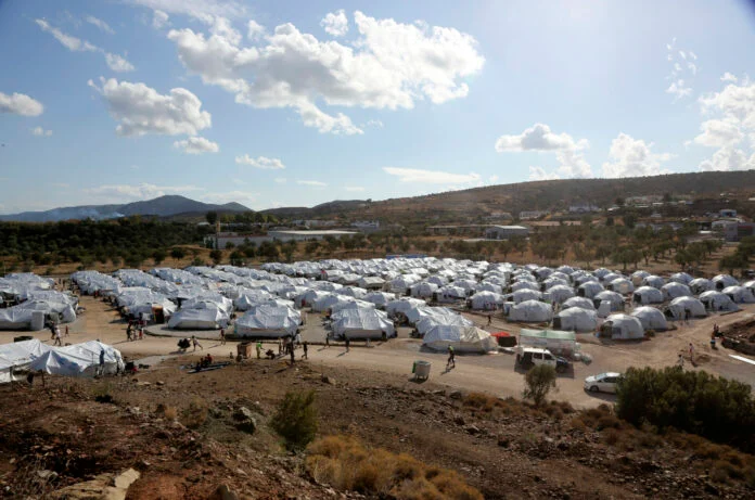 Λέσβος: Φωτιά στο ΚΥΤ του Μαυροβουνίου