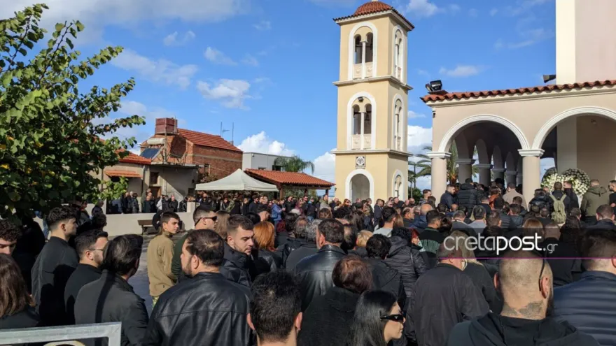 Θρήνος στην κηδεία της 21χρονης Έμμας στα Χανιά