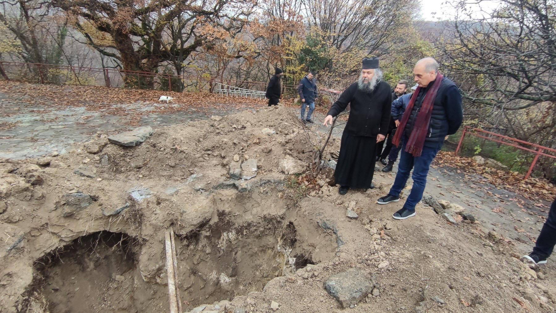 Υπόθεση τυμβωρυχίας στην Ι.Μ Αρχάγγελου Αλμωπίας - Άμεση επίσκεψη Βελόπουλου