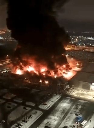 Ρωσία: Μεγάλη φωτιά σε εμπορικό κέντρο σε προάστιο της Μόσχας – Πληροφορίες για έναν νεκρό