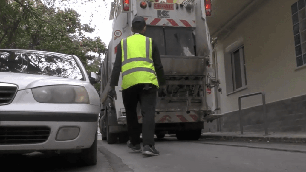Θεσσαλονίκη: Αναστολή των κινητοποιήσεων των εργαζομένων στον δήμο – Βγήκαν στους δρόμους τα απορριμματοφόρα