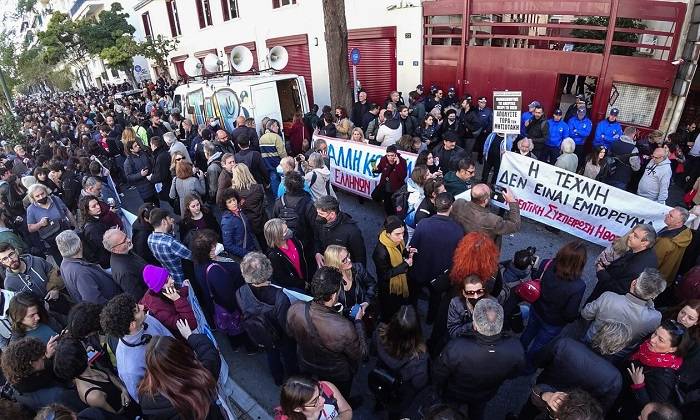 Συγκέντρωση ηθοποιών στο υπουργείο Πολιτισμού: Διαμαρτύρονται για την εξίσωση των πτυχίων τους με απολυτήρια λυκείου