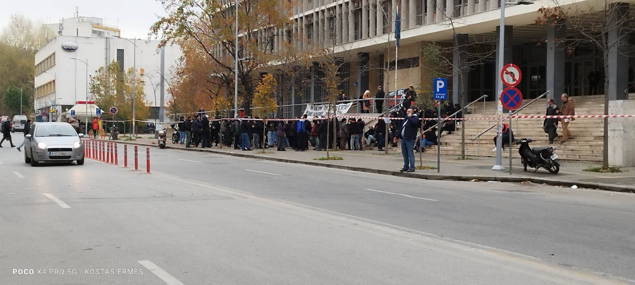 Θεσσαλονίκη: TΩΡΑ - Συγκέντρωση αντιεξουσιαστών στα δικαστήρια (ΦΩΤΟ)