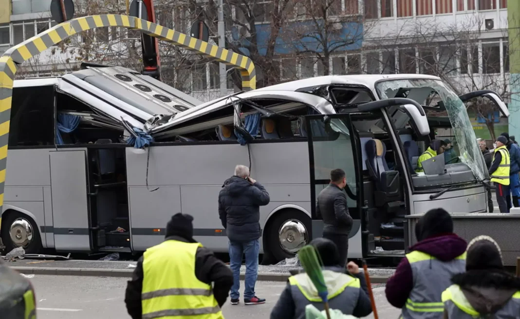 Λάρισα: Θρήνος στην κηδεία του 55χρονου που σκοτώθηκε στο Βουκουρέστι