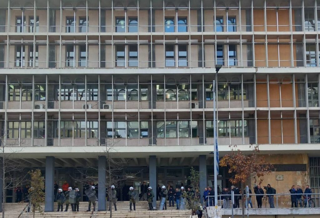 Θεσσαλονίκη: Κακουργηματική δίωξη στον 34χρονο αστυνομικό που πυροβόλησε τον 16χρονο (ΦΩΤΟ-VIDEO)