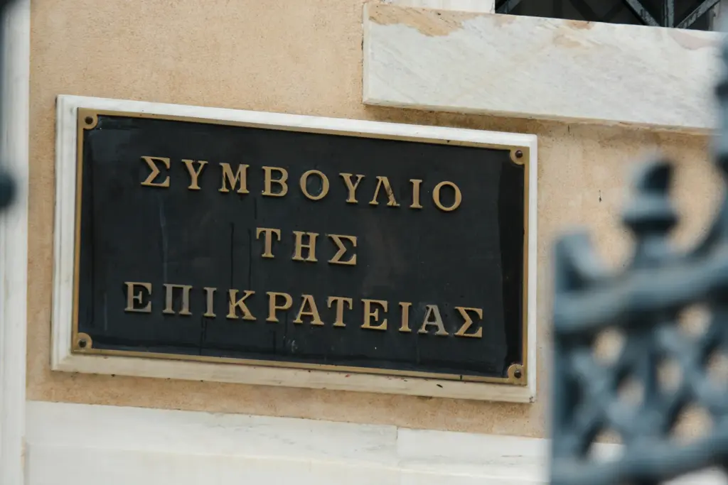 Διαβάστε την επίμαχη απόφαση του ΣτΕ που κρίνει αντισυνταγματική την παράταση αναστολής των υγειονομικών