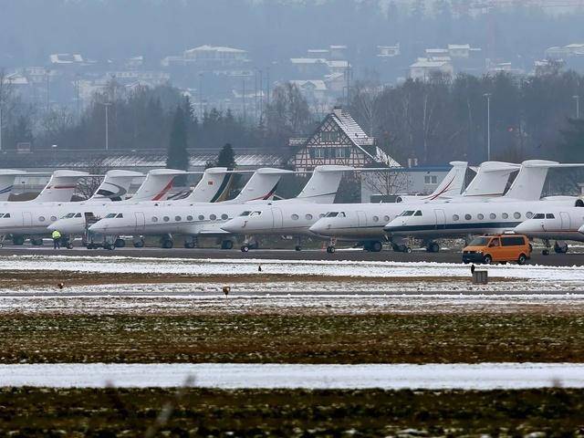 Υποκρισία: Έφτασαν στο Davos με περισσότερα από 1.000 ιδιωτικά jets για να… καταπολεμήσουν την κλιματική αλλαγή