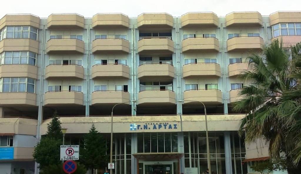Απιστευτές εικόνες ξυλοδαρμού στο νοσοκομείο Άρτας – Δύο γιατροί πιάστηκαν στα χέρια