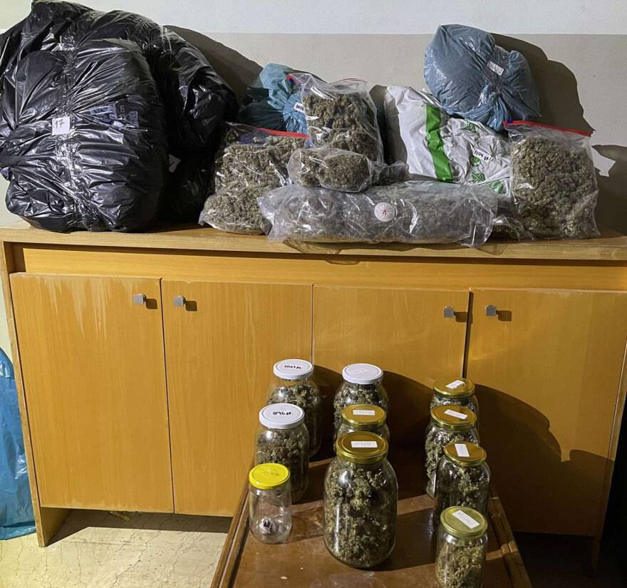 Πάτρα: Εξαρθρώθηκε σπείρα που διακινούσε ναρκωτικά και λήστευε σπίτια-Συνελήφθησαν 7 άτομα (φωτογραφίες)