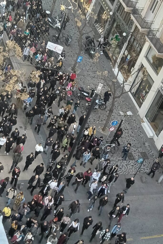 ΒΙΝΤΕΟ// Θεσσαλονίκη: Πορεία καλλιτεχνών για την υποβάθμιση του πτυχίου τους