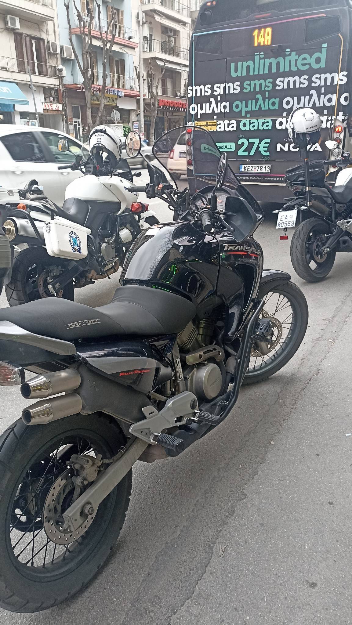 Θεσσαλονίκη: Αναστάτωση σε αστικό λεωφορείο - Αλλοδαποί προσπάθησαν να κλέψουν τσάντα // Φωτογραφίες Focus FM 103.6