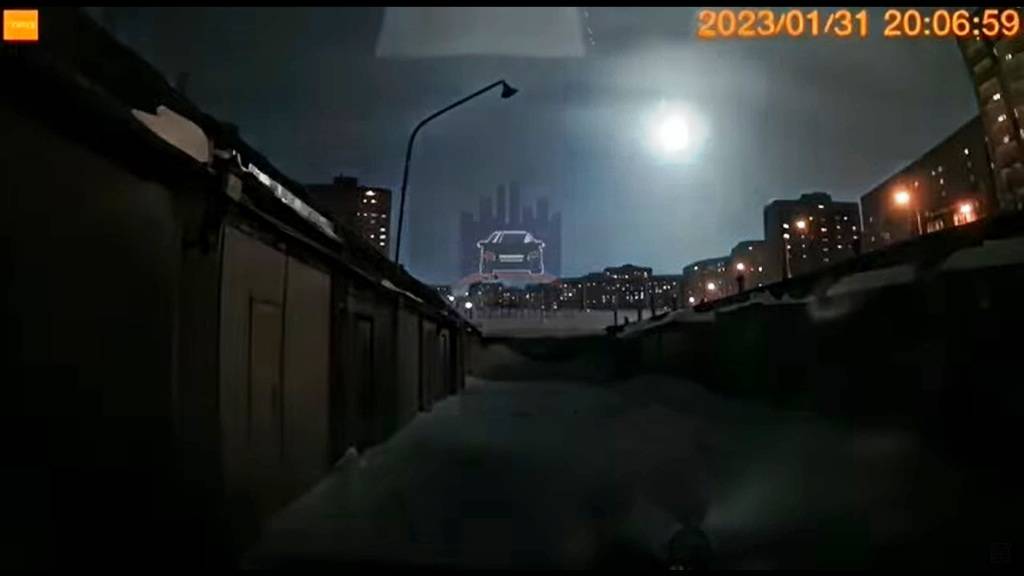 Μετεωρίτης που έπεσε καταγράφηκε από κάμερες στην πόλη Κράσνογιαρσκ στη Ρωσία