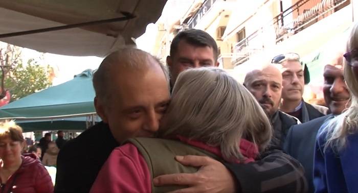 ΠΕΡΙΟΔΕΙΑ ΤΟΥ ΠΡΟΕΔΡΟΥ ΤΗΣ ΕΛΛΗΝΙΚΗΣ ΛΥΣΗΣ ΚΥΡΙΑΚΟΥ ΒΕΛΟΠΟΥΛΟΥ ΣΤΗ ΛΑΪΚΗ ΑΓΟΡΑ ΤΟΥ ΚΟΡΥΔΑΛΛΟΥ