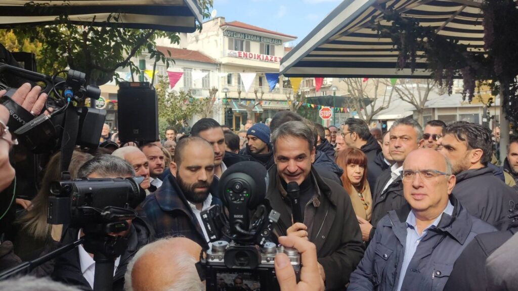 Μητσοτάκης από Πτολεμαΐδα: “Τηρήσαμε τις προεκλογικές μας δεσμεύσεις. Μειώσαμε τους μισθούς”