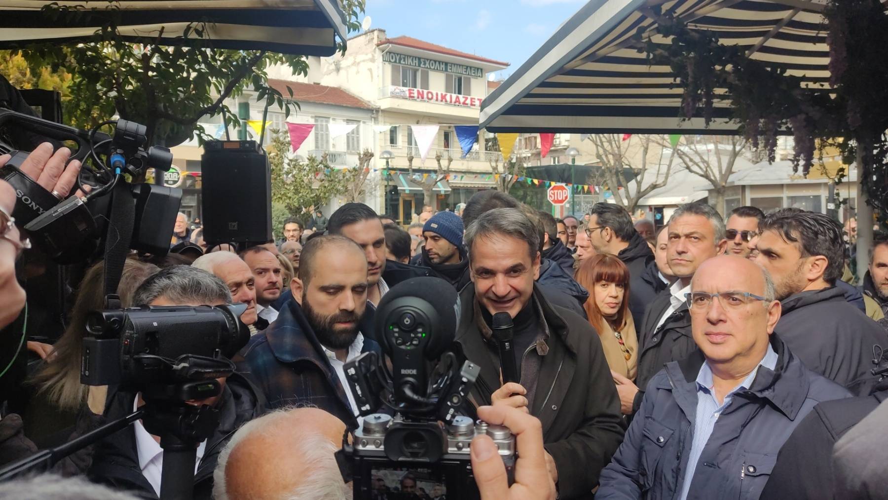 Μητσοτάκης από Πτολεμαΐδα: “Τηρήσαμε τις προεκλογικές μας δεσμεύσεις. Μειώσαμε τους μισθούς”