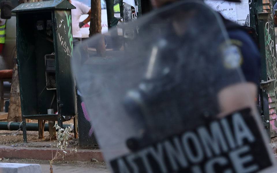 Εξάρχεια: Επίθεση με μολότοφ εναντίον αστυνομικών