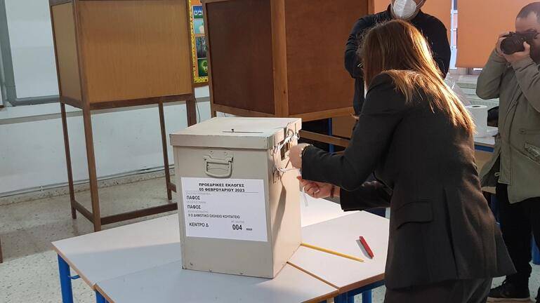 Κύπρος: Ανοιξαν οι κάλπες – ομαλά και χωρίς προβλήματα η ψηφοφορία