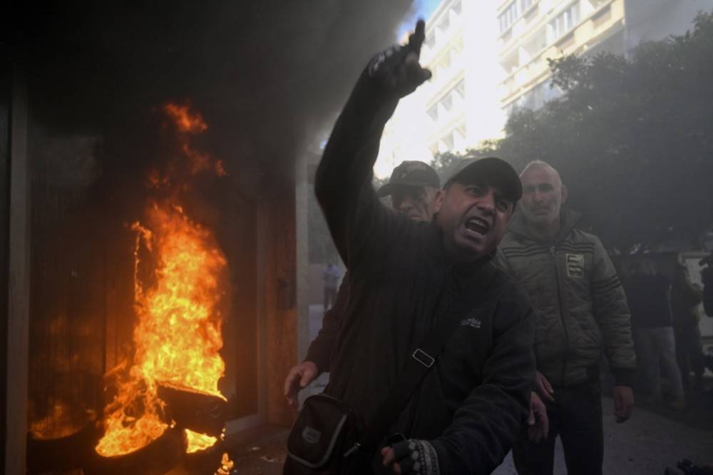 Λίβανος: Αγανακτισμένοι πολίτες καίνε Τράπεζες και ΑΤΜ //ΒΙΝΤΕΟ