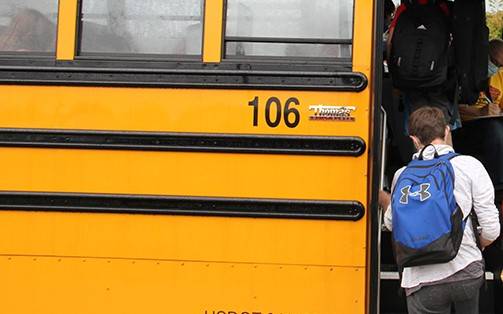 Τροχαίο στην Βούλα: Σχολικό λεωφορείο συγκρούστηκε με αυτοκίνητο