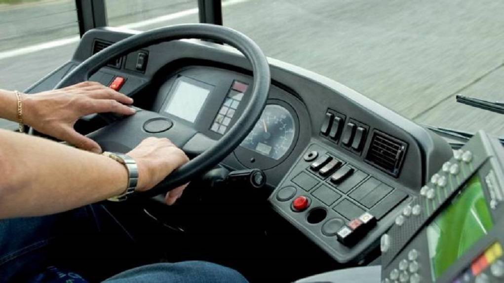 Οδηγός του ΚΤΕΛ Πιερίας αισθάνθηκε αδιαθεσία και σταμάτησε το λεωφορείο σε τούνελ