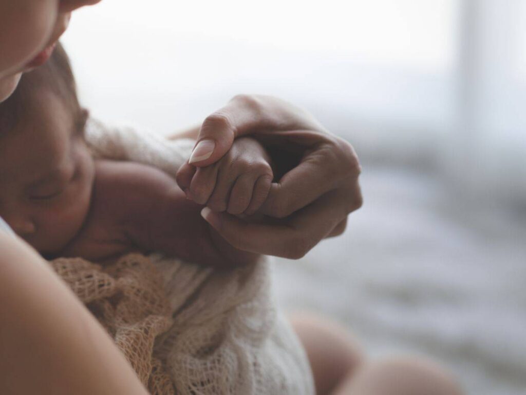 Άδεια Μητρότητας: Άνοιξε η πλατφόρμα για νέες αιτήσεις – Επέκταση σε εννέα μήνες