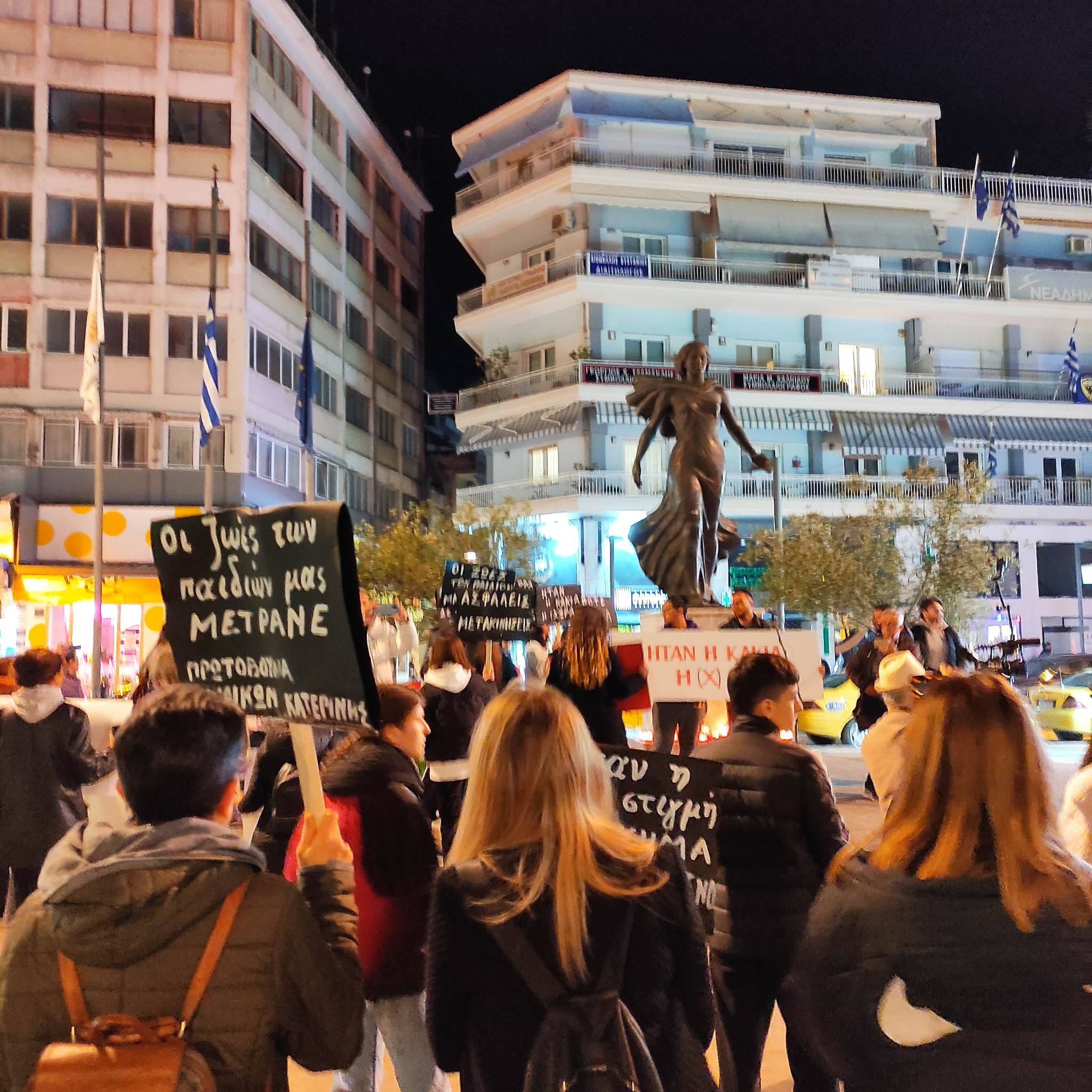 Κατερίνη: Χιλιάδες πολίτες συμμετείχαν στο Παμπιερικό συλλαλητήριο για την τραγωδία στα Τέμπη