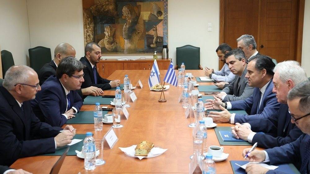 Και "ξαφνικά" ο Α. Γεωργιάδης ανακάλυψε την βιταμίνη D και τα οφέλη της // ΒΙΝΤΕΟ