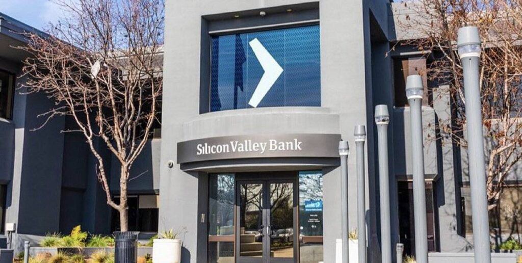 Βρετανία: Θέμα συζήτησης η κατάρρευση της αμερικανικής τράπεζας SVB