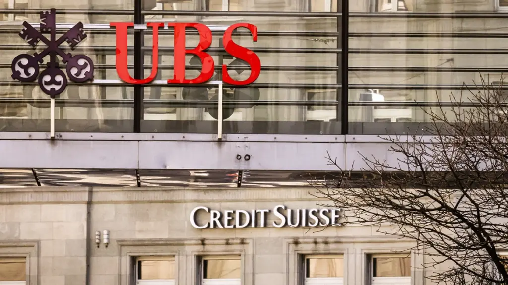 Financial Times: Η UBS προσφέρει $1 δισ. για την εξαγορά της Credit Suisse