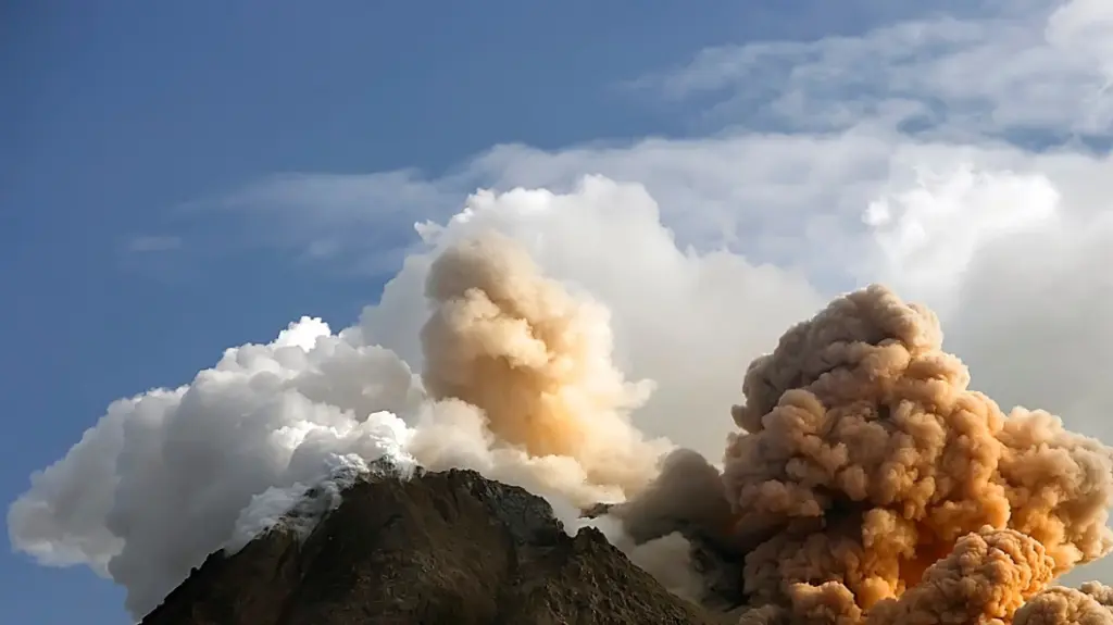 Ινδονησία: Εξερράγη το ηφαίστειο Μεράπι