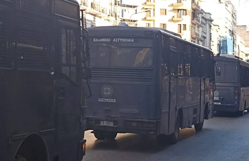 Θεσσαλονίκη: Επεισόδια μεταξύ κουκουλοφόρων και ΜΑΤ στο κέντρο - Ανακατάληψη της Μundo Nuevo